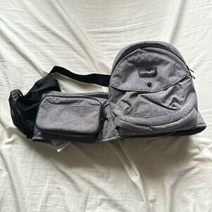 TushBaby hip carrier grey